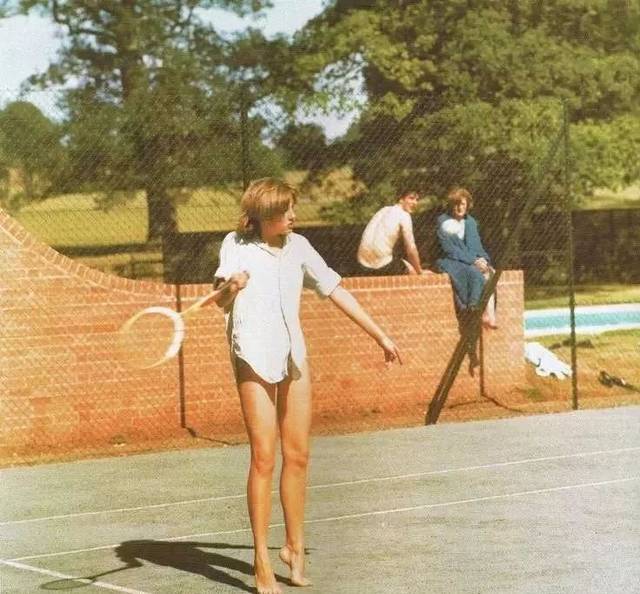 竞争激烈的 竞争激烈的